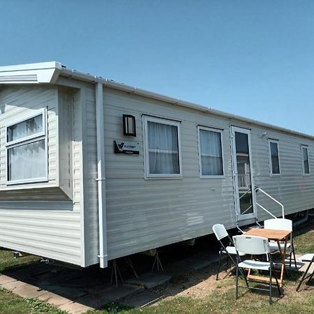 3 Bed ,Sleeps 8 Caravan California Cliffs Holiday Park Scratby Dış mekan fotoğraf
