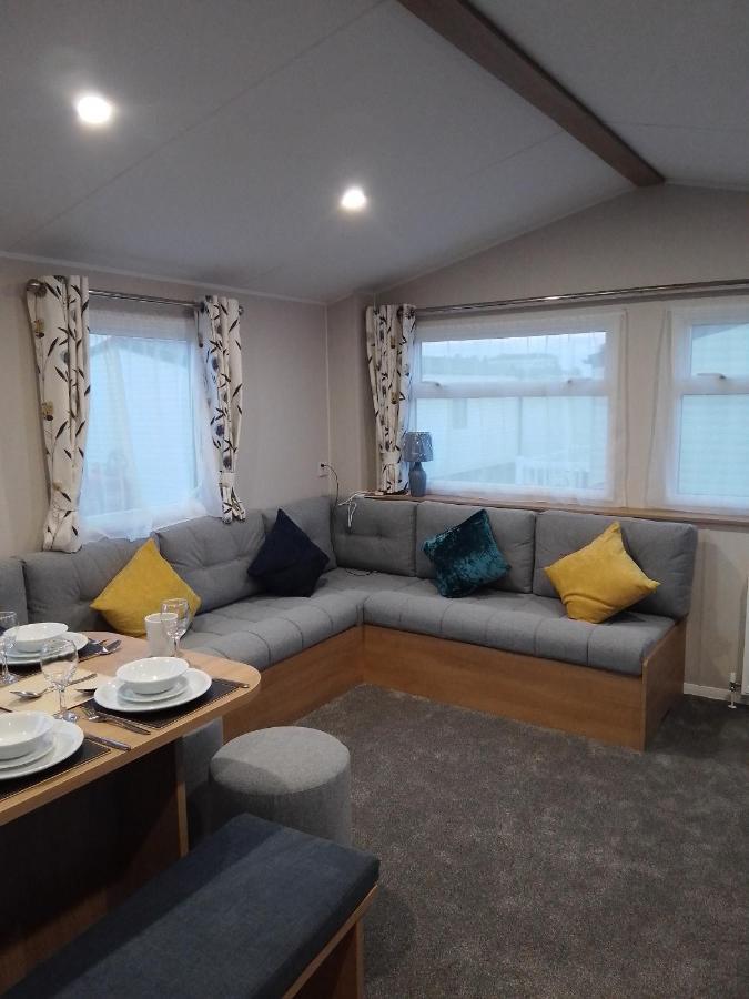 3 Bed ,Sleeps 8 Caravan California Cliffs Holiday Park Scratby Dış mekan fotoğraf