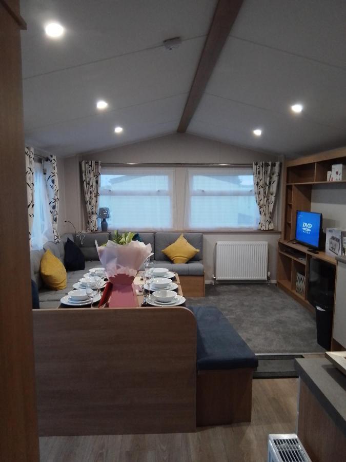 3 Bed ,Sleeps 8 Caravan California Cliffs Holiday Park Scratby Dış mekan fotoğraf