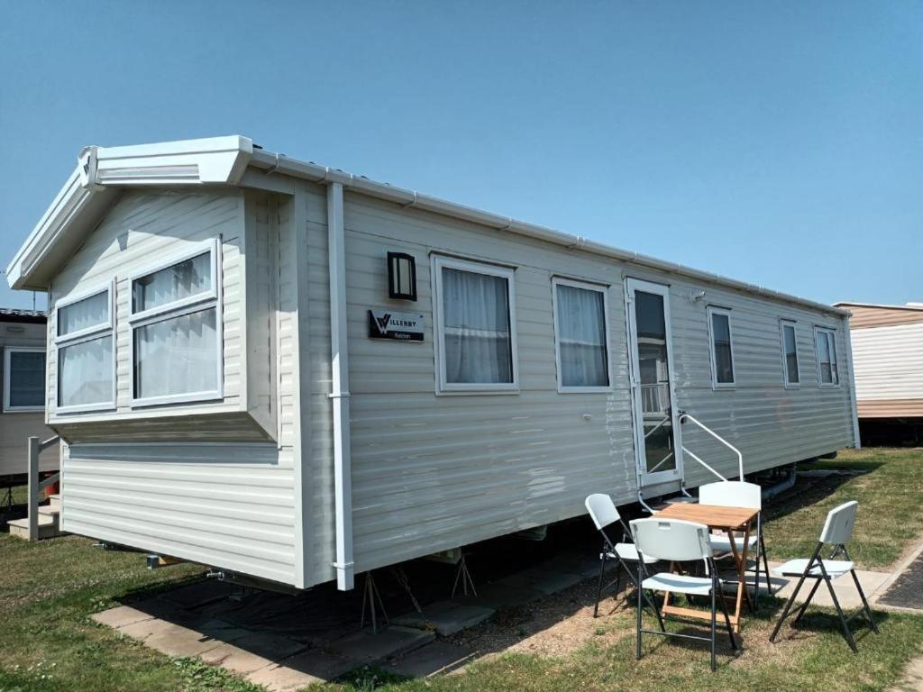 3 Bed ,Sleeps 8 Caravan California Cliffs Holiday Park Scratby Dış mekan fotoğraf